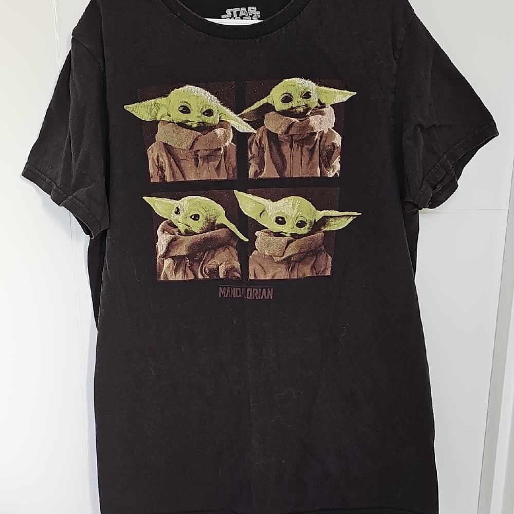 Star Wars Mandalorian Black T-Shirt with Baby Yoda Sz S